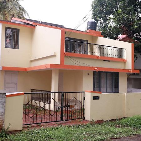 Toms Villa Along National Highway Thrissur At Nadathara ภายนอก รูปภาพ