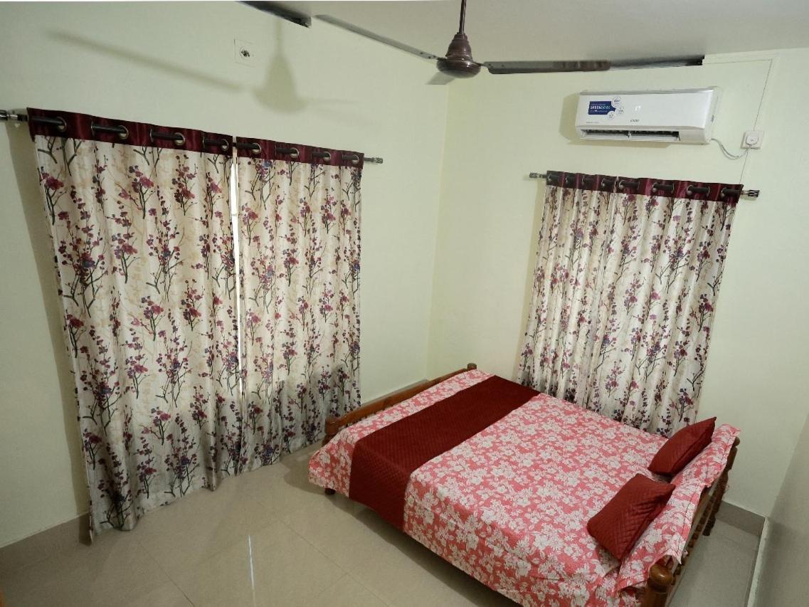 Toms Villa Along National Highway Thrissur At Nadathara ภายนอก รูปภาพ